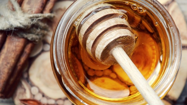 Make Your Own Honey Face Mask 